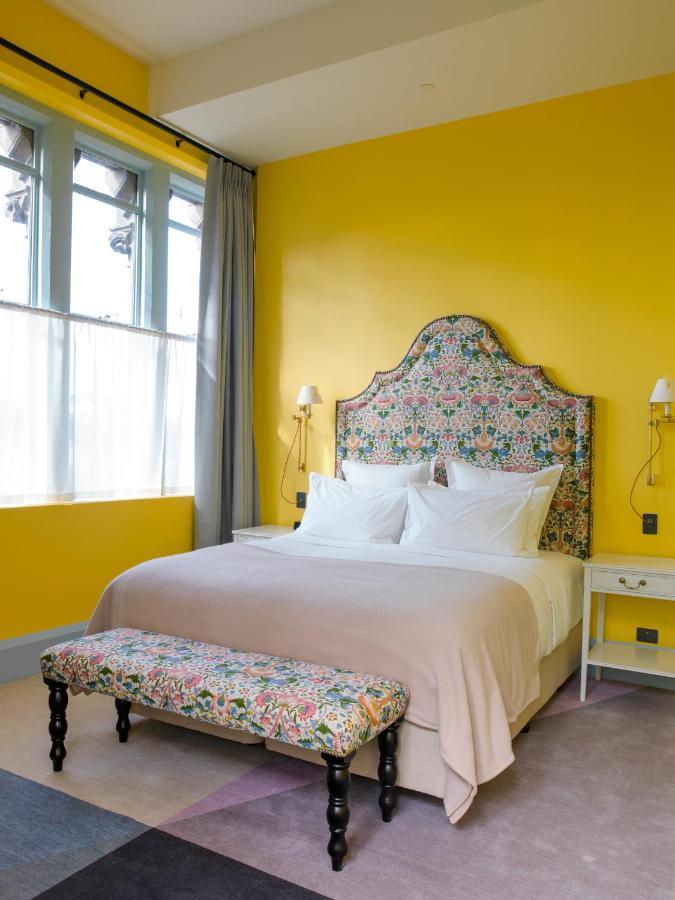 The Observatory Hotel Christchurch Buitenkant foto A bedroom at the hotel