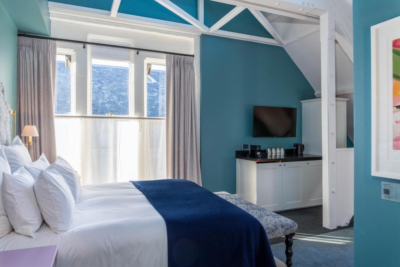 The Observatory Hotel Christchurch Buitenkant foto A room at the hotel