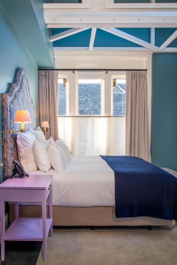 The Observatory Hotel Christchurch Buitenkant foto A bedroom at the hotel