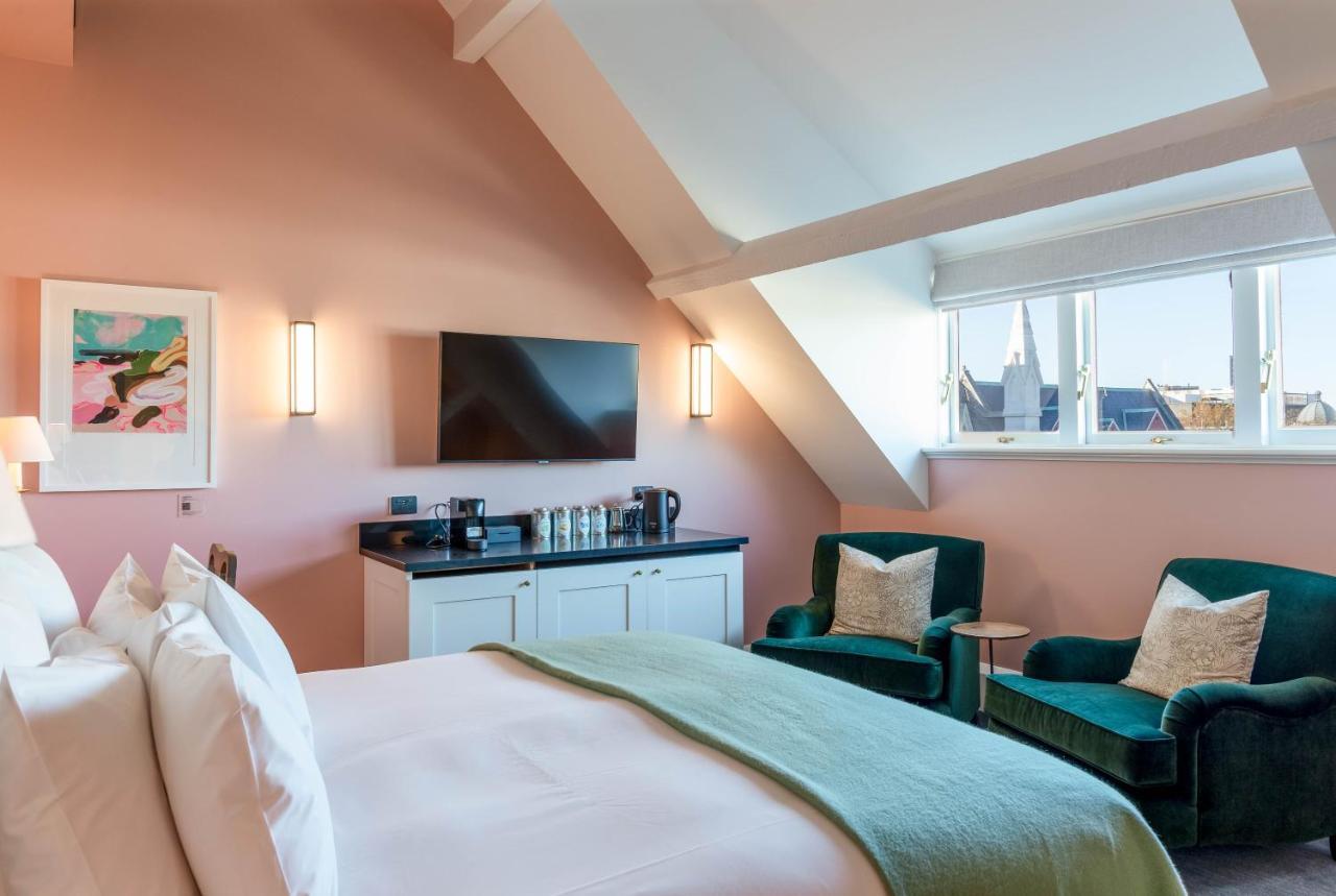 The Observatory Hotel Christchurch Buitenkant foto A bedroom at The Ivy Collection
