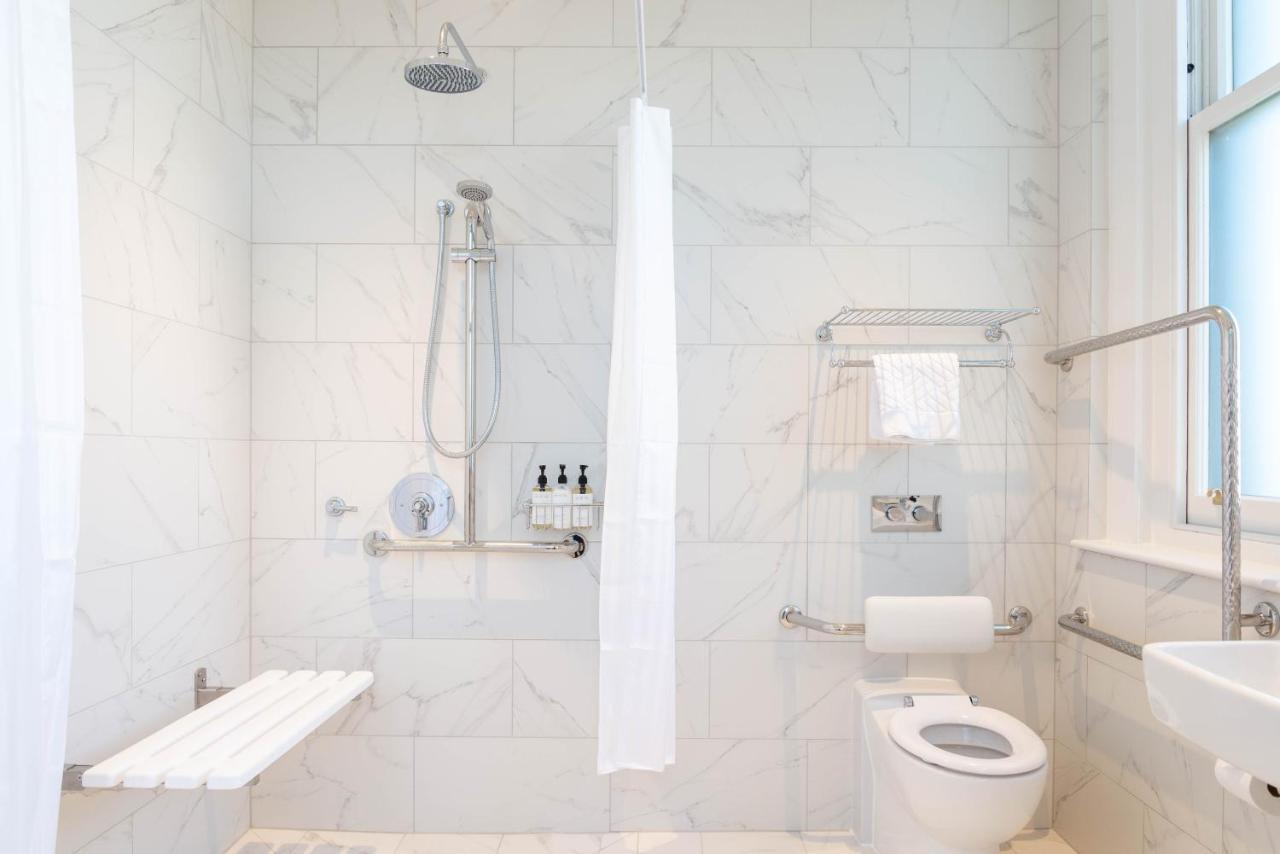 The Observatory Hotel Christchurch Buitenkant foto A shower curtain