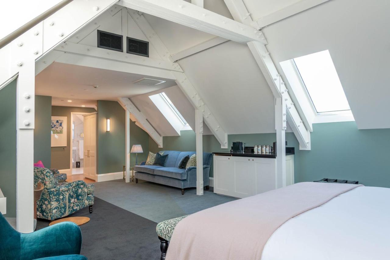 The Observatory Hotel Christchurch Buitenkant foto The interior of a suite at the hotel